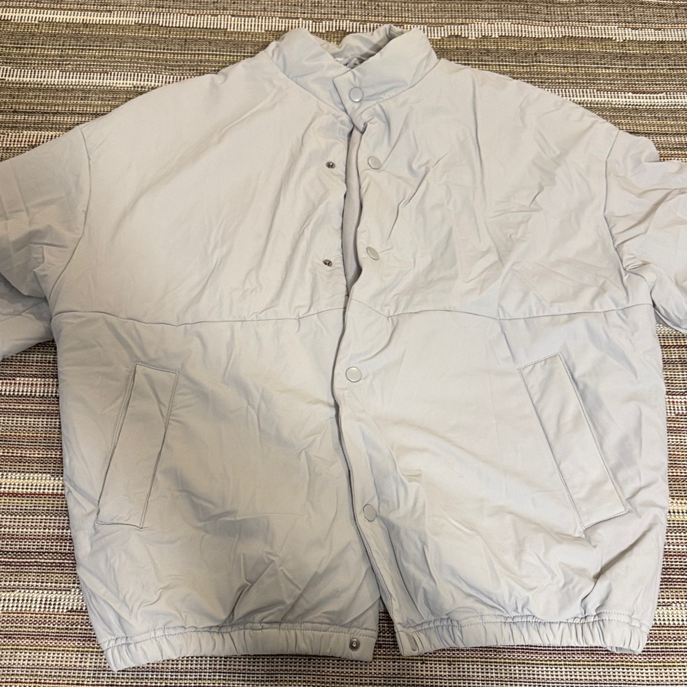 Men's Light Gray Insulated Puffer Jacket with Snap Front